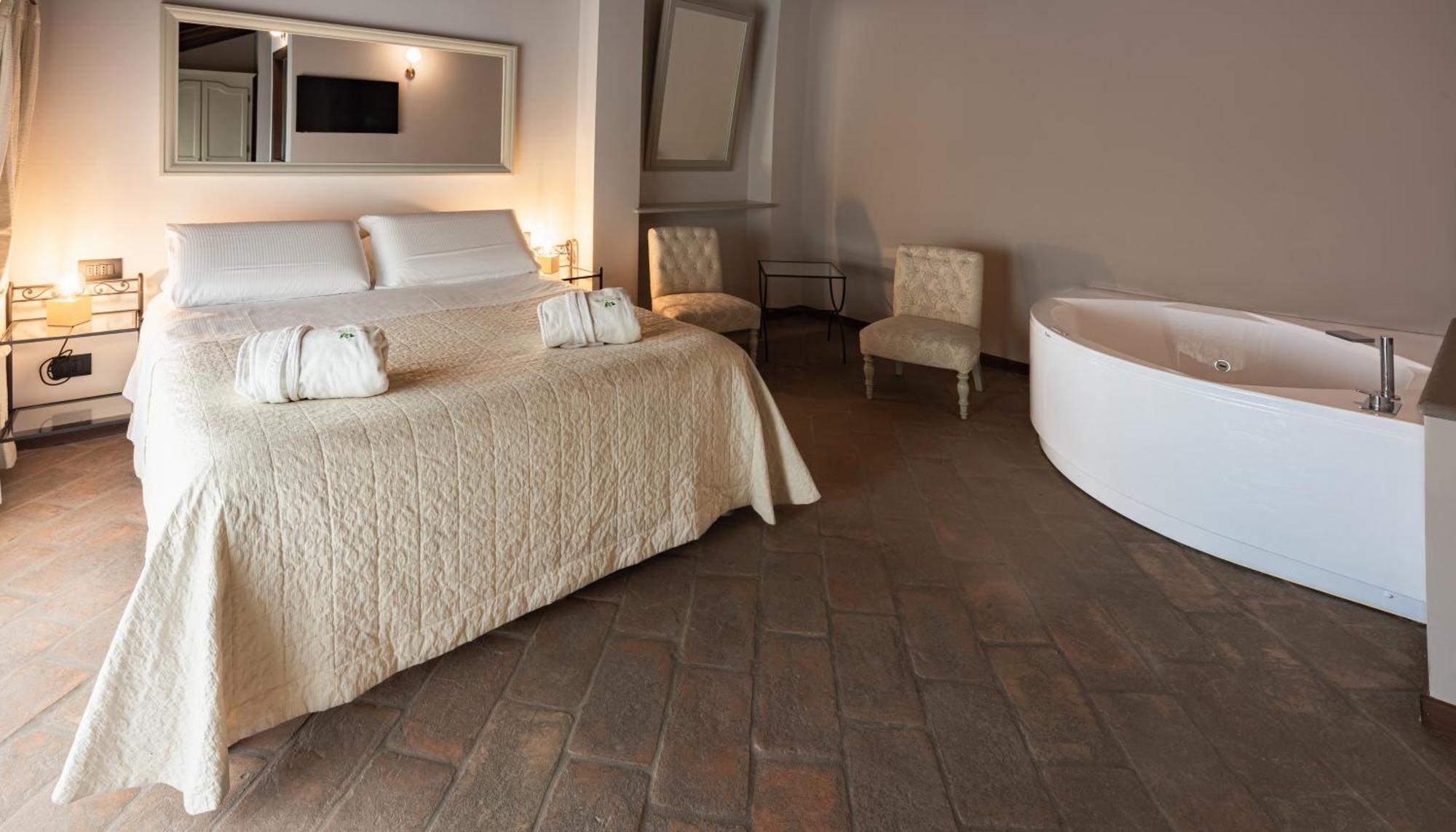 Relais Bella Rosina Pool & Spa La Cassa Zewnętrze zdjęcie