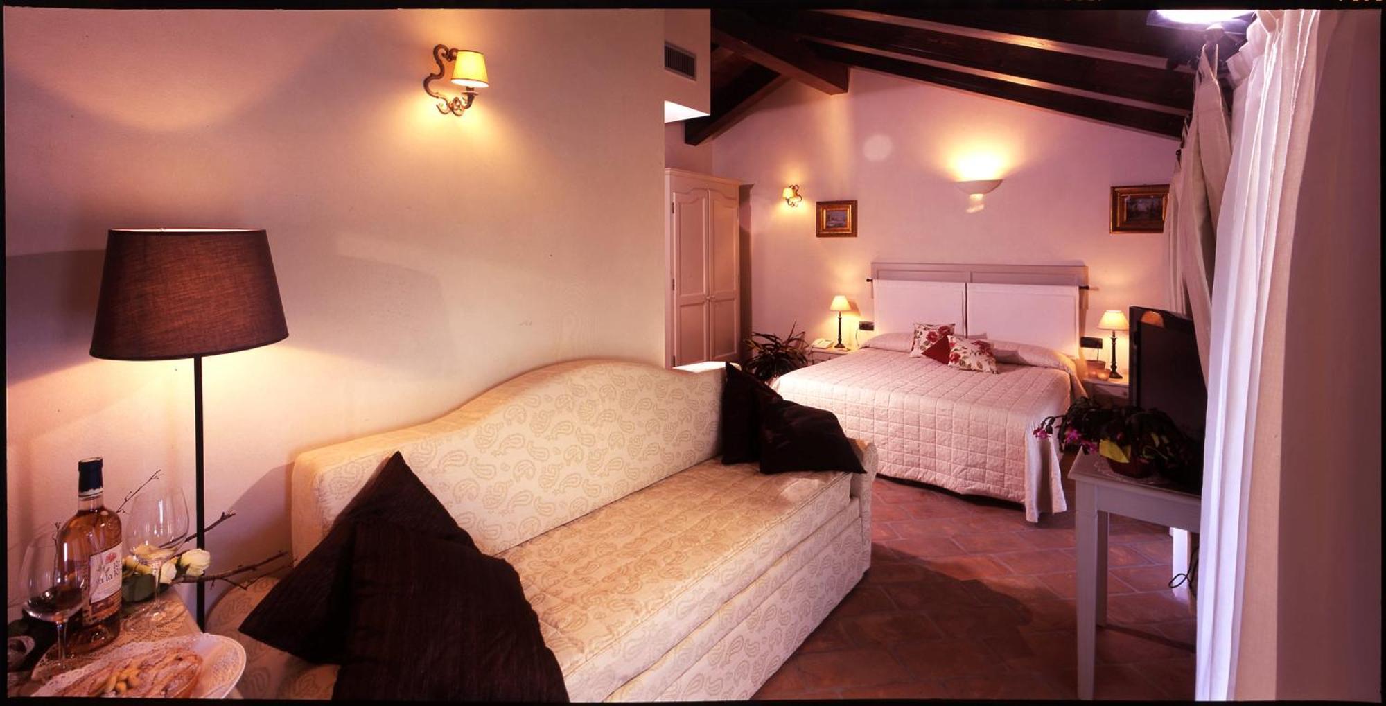 Relais Bella Rosina Pool & Spa La Cassa Pokój zdjęcie